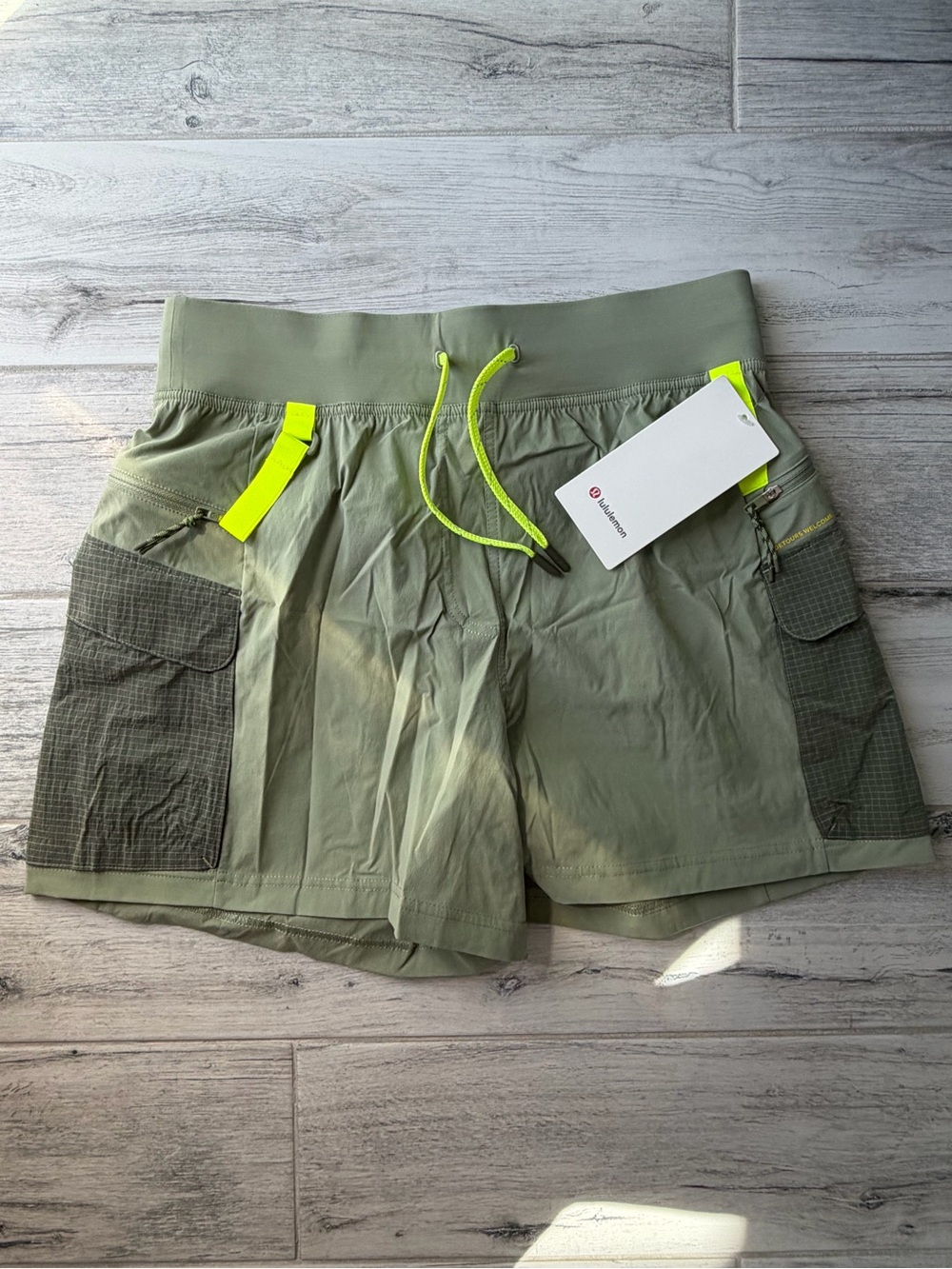 Lululemon Women’s Cargo Hiking Shorts 5”